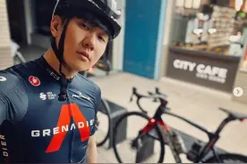 林俊杰晒骑行装备准备锻炼 肩臂肌肉线条优秀图片