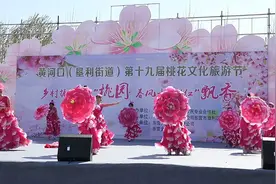 63秒丨东营垦利：桃花盛开惹人醉 八方游客赏花来图片