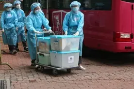 香港确诊第2例变种病毒病例 任职中环一诊所负责抽血图片
