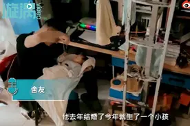 大四男生返校带孩子回宿舍，舍友秒变奶爸！哄孩子的场面笑翻网友图片