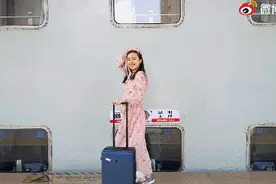 云南双层卧铺火车刷爆朋友圈：兼有家庭包房、KTV和酒吧图片