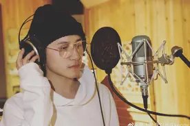 还记得“至上励合”的刘洲成吗？他现女友长这样图片