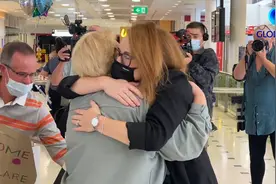 全球连线 | 澳大利亚与新西兰开放互免隔离旅行视频封面