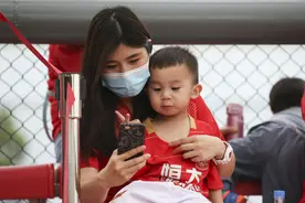 国脚下半年不踢联赛？降级形同虚设？新赛季中超在问号中开幕图片