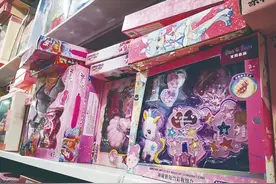 8岁女孩涂玩具口红，唇部肿成“香肠”图片