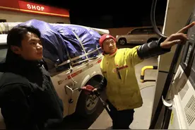 4名员工守护一座“灯塔”世界海拔最高加油站24小时不打烊图片