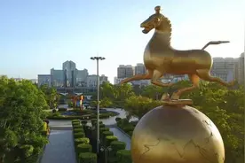 初心之路巡展丨红色大巴驶进红色娘子军故乡海南琼海视频封面