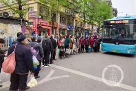 又逢赶场 这群公交车司机第N次当起了“搬运工”图片