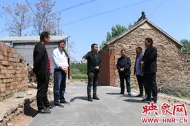 汝州市蟒川镇：退伍小伙出资10万义务为村里修路图片