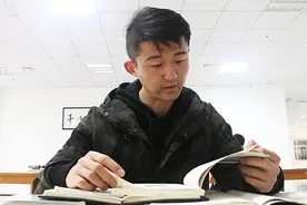 参军八年重返校园 这个“学霸兵哥哥”不一般视频封面