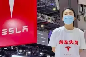 视评来了丨车顶维权，她是被警方行拘第一人图片
