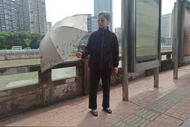 民生热线｜雨中送伞的好人 成都82岁婆婆在找你图片