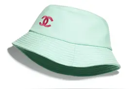 CHANEL春夏新品渔夫帽清新活泼，Prada Outdoor限时店将度假风光带入都市丨是日美好事物图片