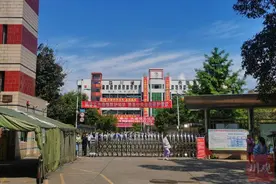 民情追踪丨射洪柳树中学推荐家长购买的平板电脑，参考价仅1599元，且停产多年图片