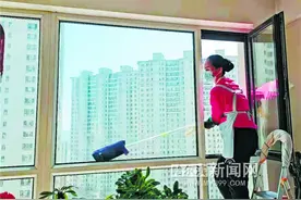 一天50多单 擦窗“团战”提前打响图片