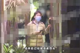 郭麒麟与友人聚餐到天亮又转场吃早点，被同桌美女拍下吃饭场面图片