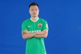记者：深圳队新赛季球衣颜色为“主橙客绿”，与中超夺冠赛季相似图片