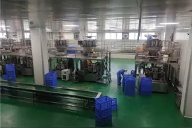 探访长沙“毛毛鱼”生产车间 多道检验保障“舌尖上”的安全图片