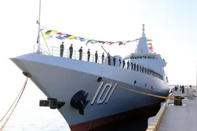 美媒评055舰为辽宁舰护航：中国航母编队快准备好实战了吗？图片