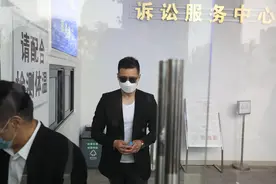 唐德诉高云翔合同纠纷案今日再开庭 高云翔现身法院表情平静图片