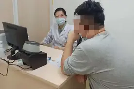 30岁小伙手脚长满“石头”，不幸瘫痪！医生叹息：这个习惯害了他图片