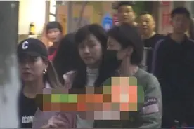 没在一起庆生？鹿晗生日当天关晓彤约妈妈吃饭，不见男方身影图片