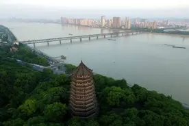 84岁钱塘江大桥做了一次“双腿体检”，“体检报告”还没出炉，小时新闻择日解读图片