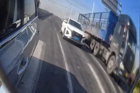 老叶较真丨教练车每年遭大卡车追尾10余次！学员吐槽锦隆驾校科目三考试“简直在搏命”图片