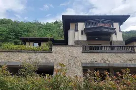 丽水高档别墅业主私挖300平米地下室，自称要用来藏酒，今天全部被拆掉图片