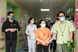 “哥哥”吴镇宇来蓉为小患者打气：别怕，有我们在你们后面图片