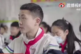 励志！15岁断指少年钢琴过10级，盲人父母为他撑起音乐梦图片