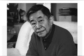 老舍之子舒乙因病去世，七年前他来重庆这样追忆父亲创作《四世同堂》：点煤油灯、躲防空洞图片