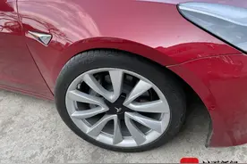 海南一特斯拉故障后行车10公里，系统无提醒 回应：正在处理图片