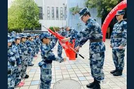 “萌娃”军营初体验，萌化你的心图片