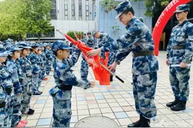 “萌娃”军营初体验，萌化你的心图片