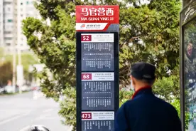 北京公交站牌换新！这些年来曾有这些变化图片