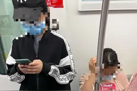 杭州小伙地铁上扶摔倒老人，不仅挨骂还被对方打了？网友炸锅图片