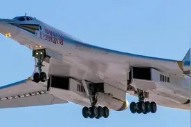 北约称在波罗的海上空拦截两架俄军图160轰炸机图片