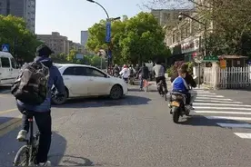 杭州闹市教工路有个红绿灯设置不合理？杭州交警：已整改，将在全市开展全面摸排图片