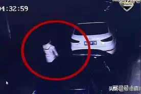湖南常德一女子拉车门盗取车里一万元现金，监控拍下全过程图片