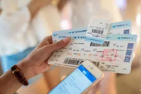 闪电深1度｜冲上热搜却难掩退票尴尬，同程旅行缘何一头扎进“机票盲盒”？图片