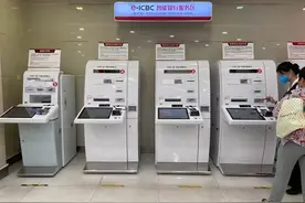 “银行适老化”老人谈感受：银行人员很礼貌 绿色通道太稀少图片