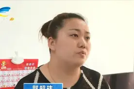 三亚一幼儿园教师拖拽孩子至教室外，并将被褥一同扔出去...图片