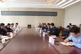 赵宝军到大杨树林业局有限公司督导打击破坏草原林地违规违法行为专项整治行动及党史学习教育工作图片