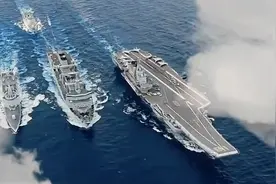 1分钟混剪人民海军高燃场面（视频）人民海军成立72周年 祝人民海军生日快乐图片