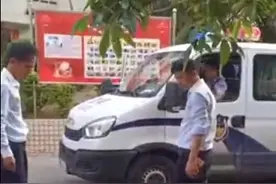 视频疯传！海南一男子被捆绑在地引人围观……咋回事？图片