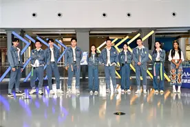 《奔跑吧9》今晚首播，蔡徐坤解锁全新睡觉姿势图片
