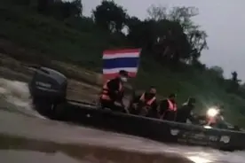 缅甸边境部队向泰国巡逻艇开火图片