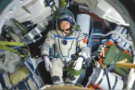 《太空一日》编入语文课本，将航天精神种到少年心田 | 新京报快评图片