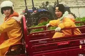 《​向往的生活》路透，张艺兴开三轮载杨紫 两人同框好有爱图片